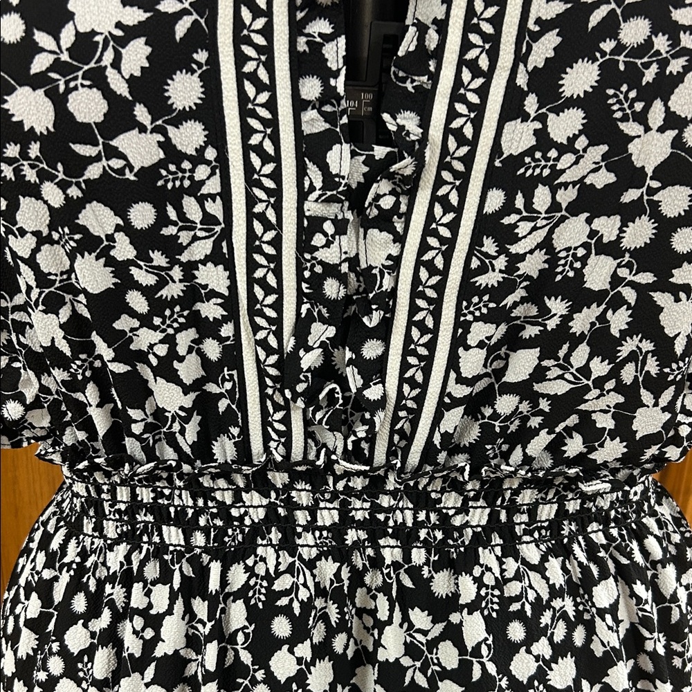 Black and White Floral Women's Dress - Picture 3 of 10